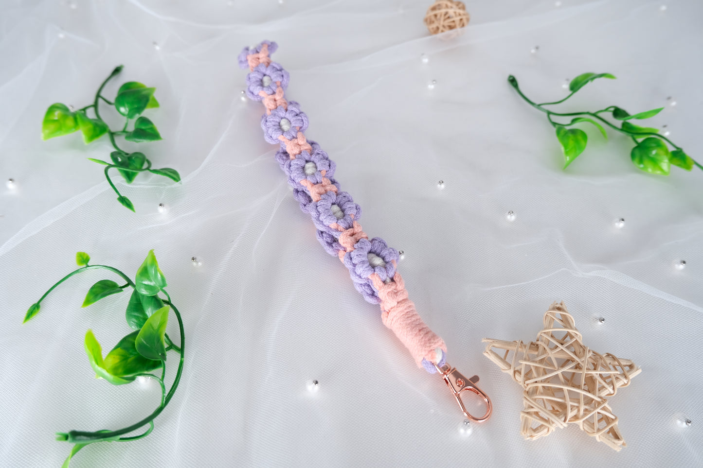 Handmade Macrame Daisy Wristlet – Short Flower Weave Phone Strap