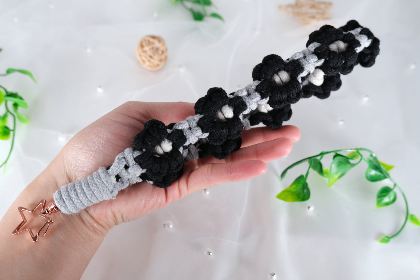 Handmade Macrame Daisy Wristlet โ Phone Strap with Star Buckle Keychain