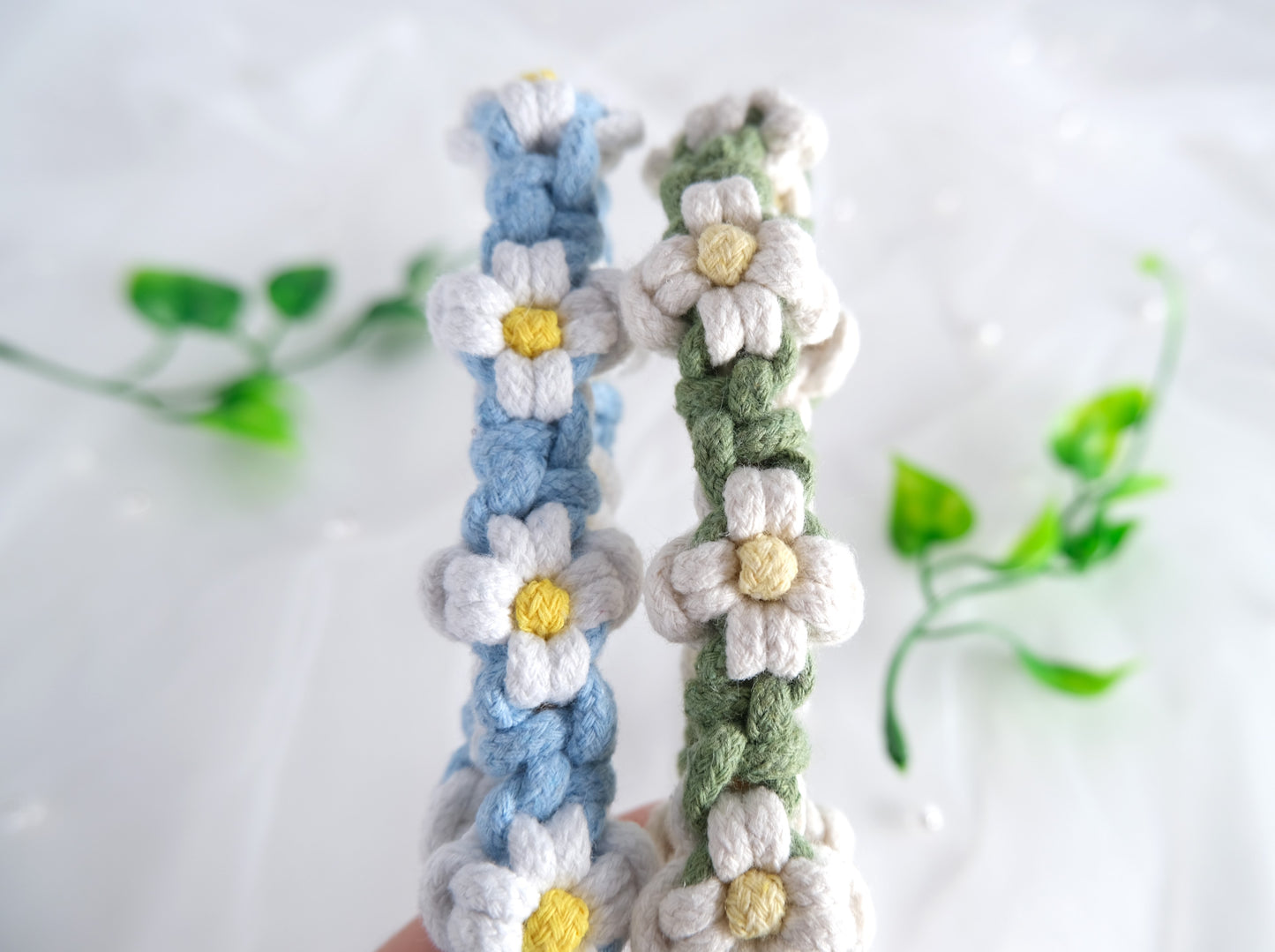 Handmade Macrame Daisy Wristlet β Floral Keychain & Boho Accessory