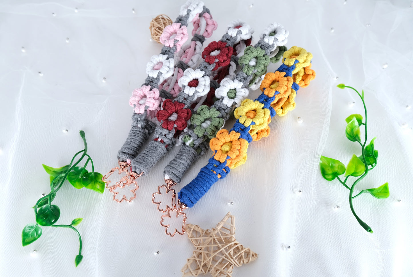 "Handmade Two-Color Macrame Daisy Wristlet